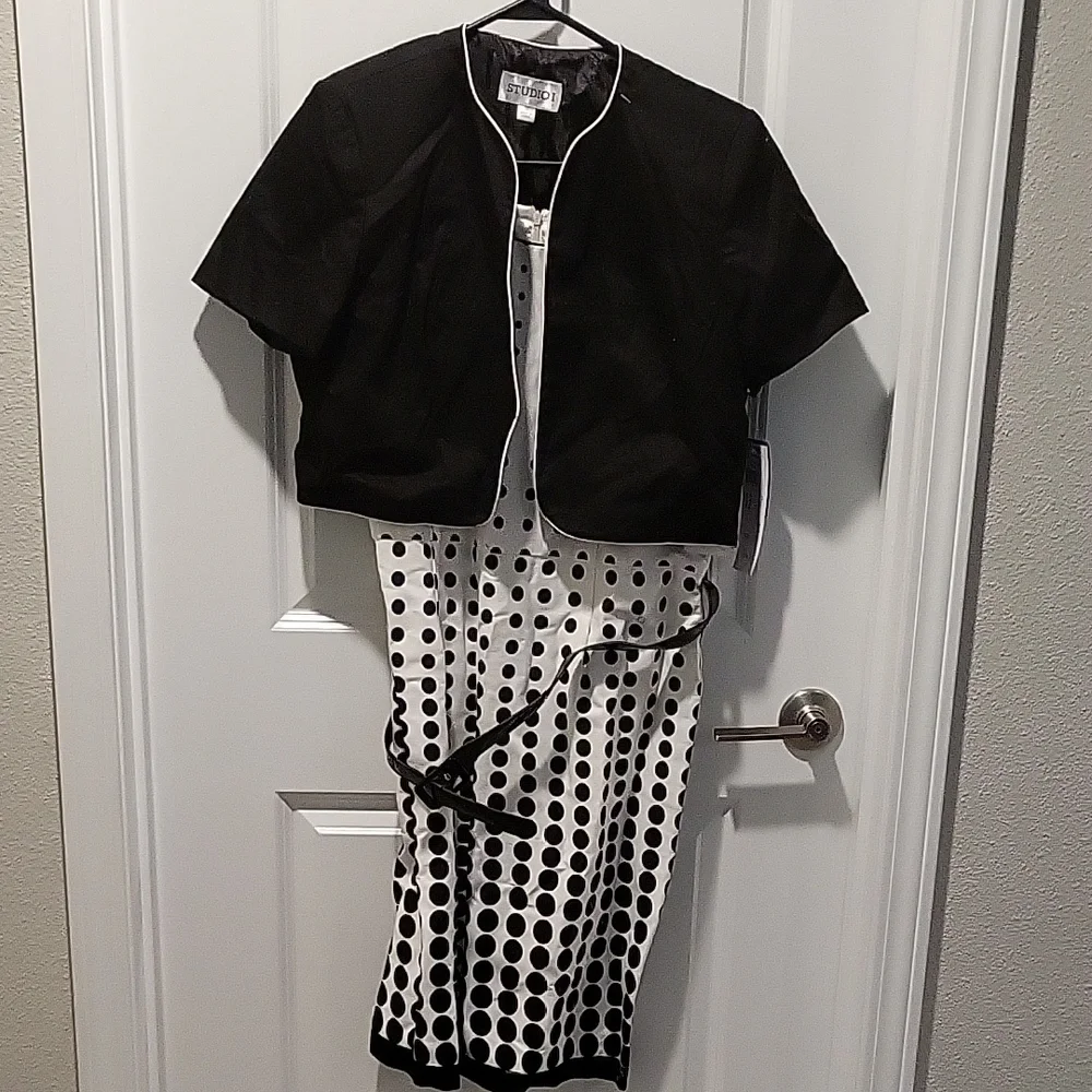 Studio I Elegant Black and White Ensemble - Picture 1 of 5